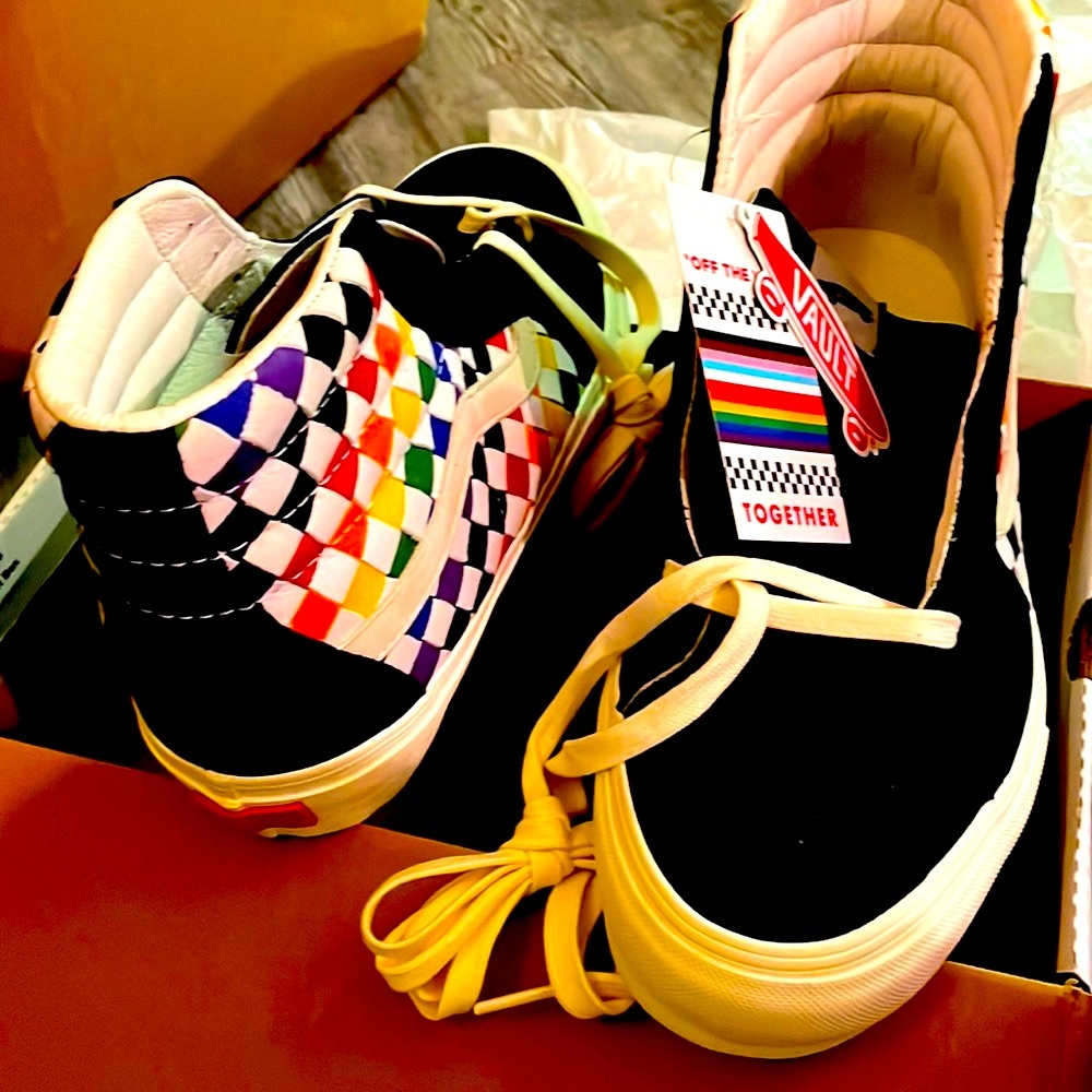 Vans Authentic LX (Rainbow) Multicolor Pride Unisex Sneakers (10M/8.5W)
